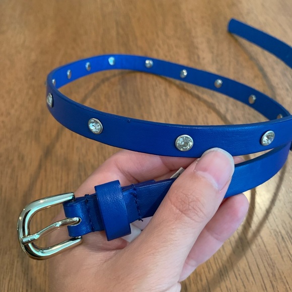 Thin Belts 👗 - Picture 2 of 8